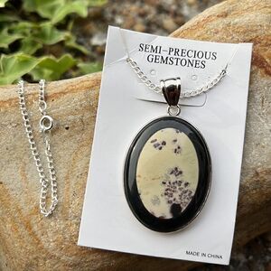 NIB Jasper and Artistic Jasper Pendant Necklace 18 Inches in Silvertone